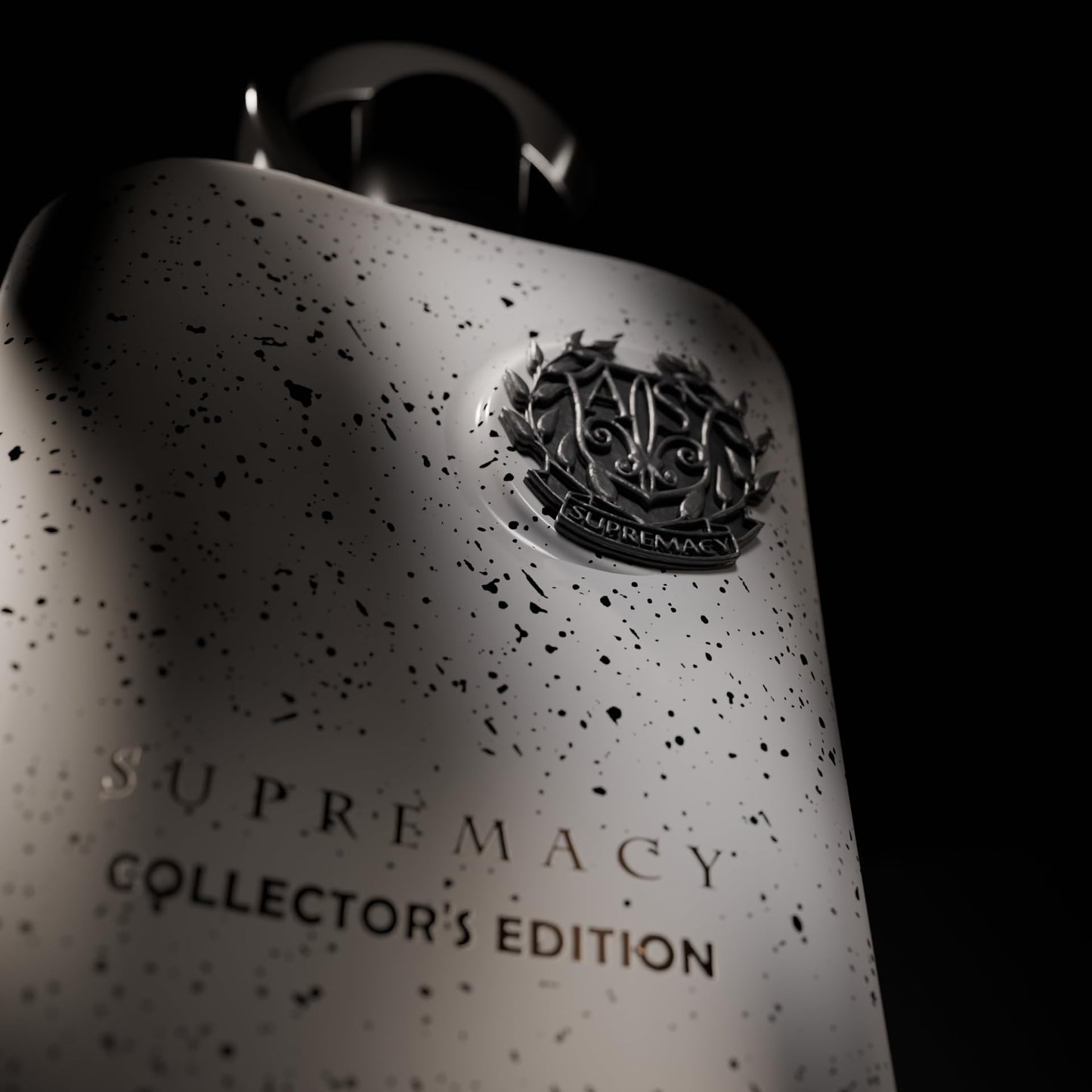 Afnan Supremacy luxury men's perfume close-up details of the atomizer spray.