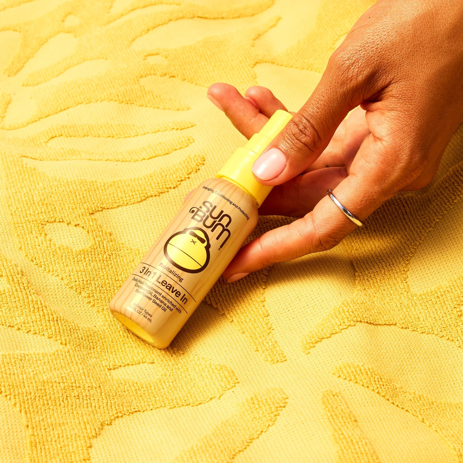 Sun Bum hair conditioner spray application on hair