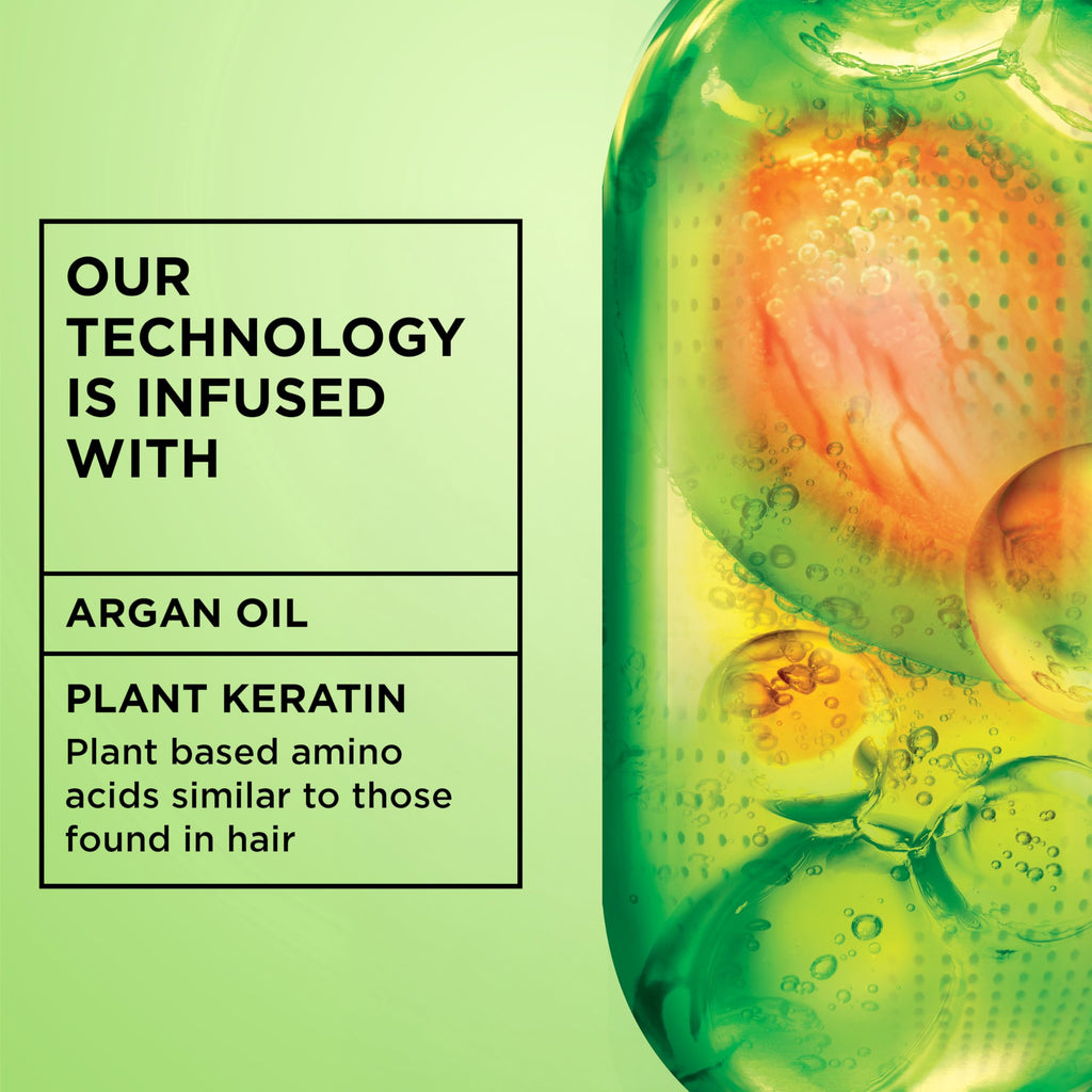Application demonstration of Garnier leave in conditioner on hair