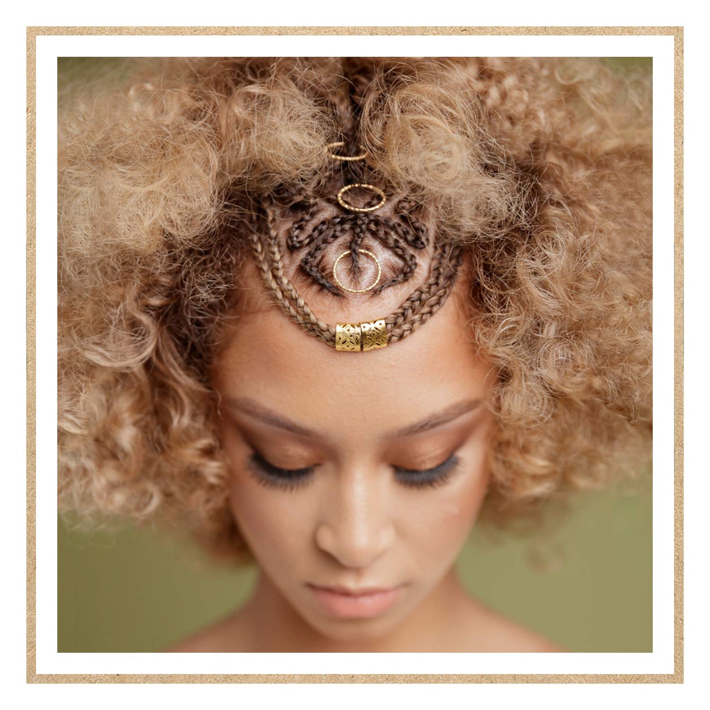 Dr Miracle's deep conditioning treatment being showcased for anti breakage benefits.