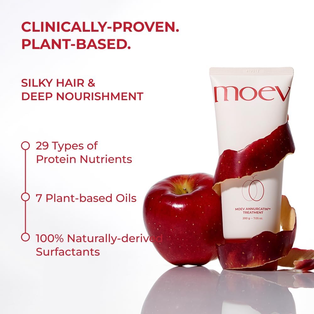 Texture shot of the rich sulfate free cream formula of Moev Annurcatin mask.