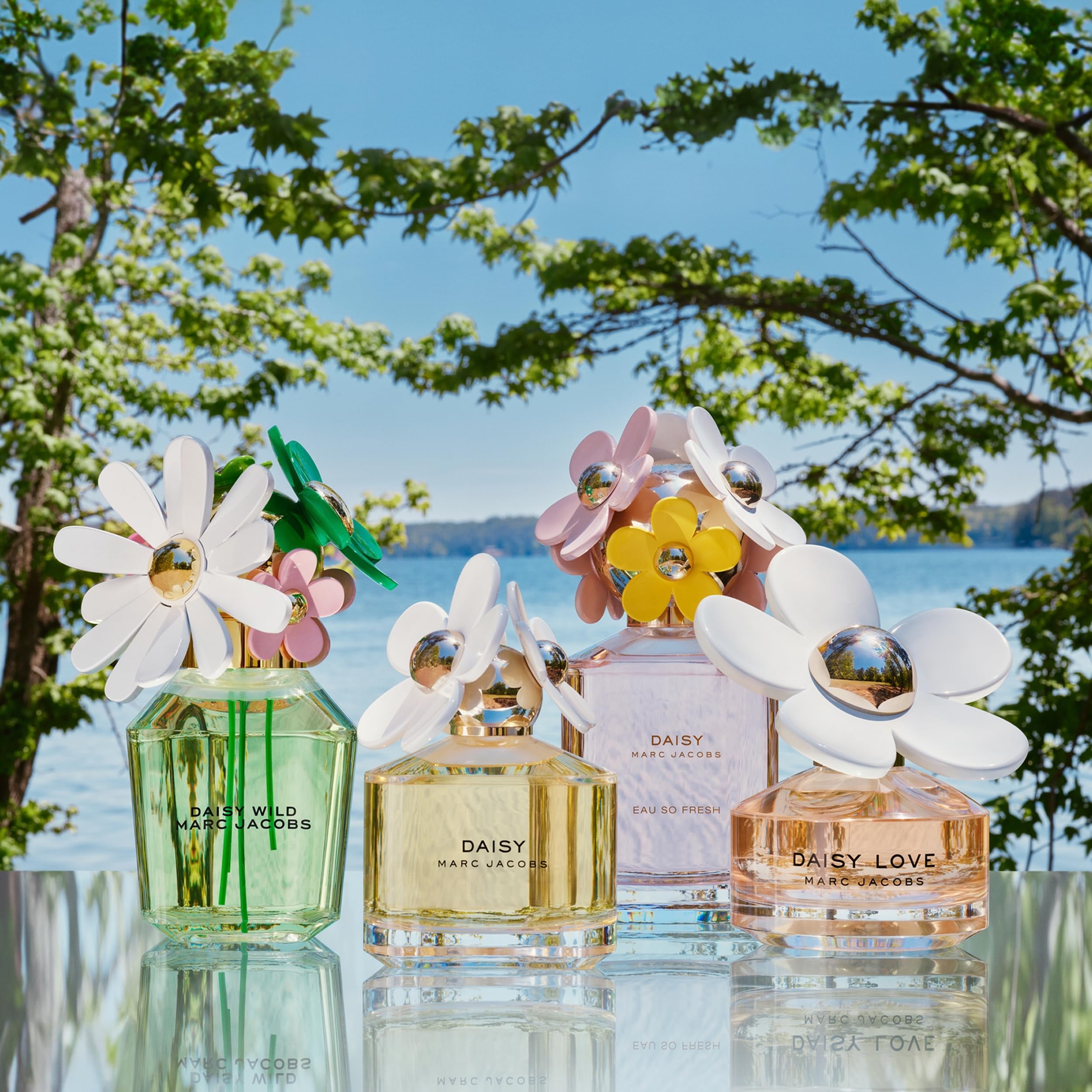 Close up of daisy design on Marc Jacobs Daisy bottle