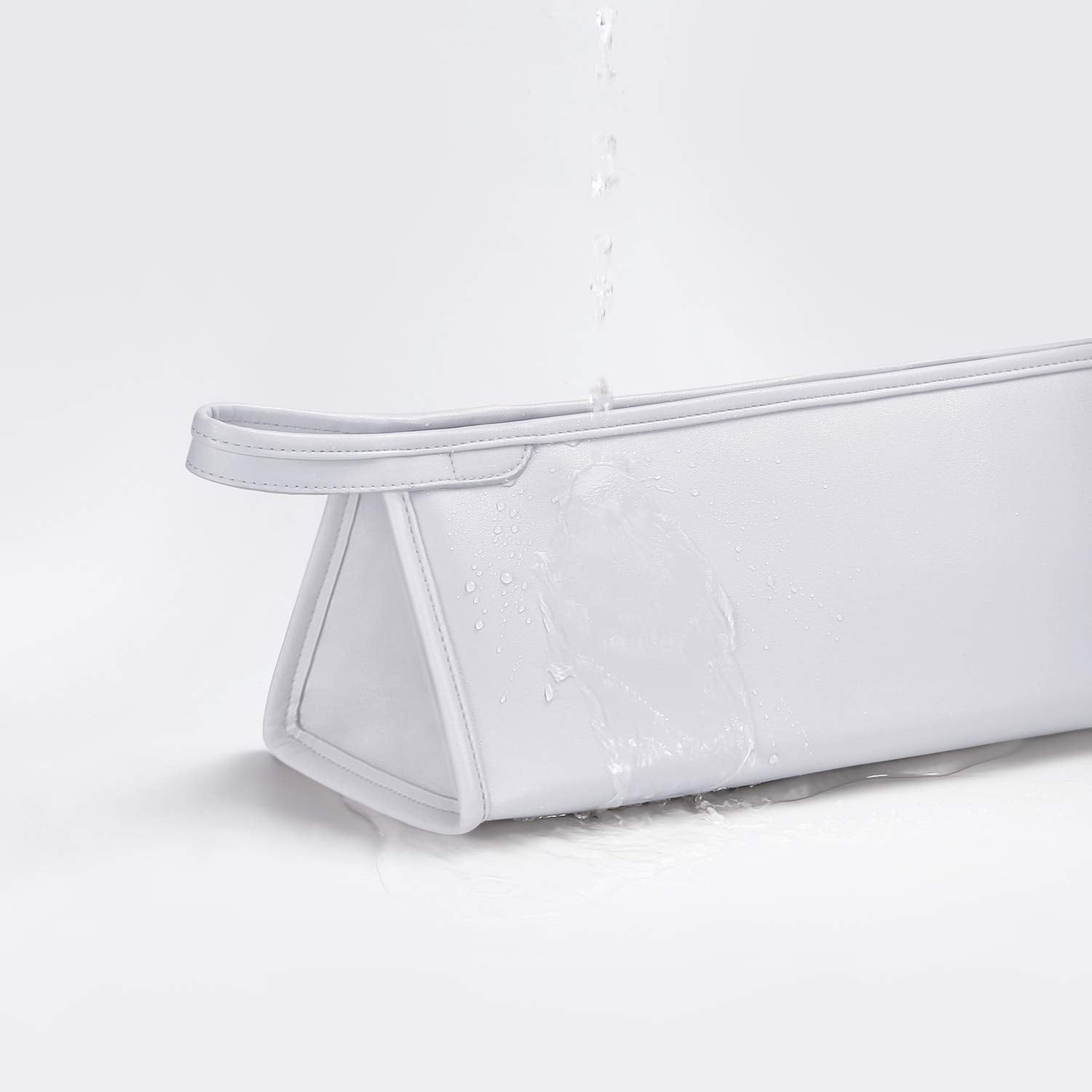 Buwico water resistant travel bag showing liquid droplets repelling off the black surface