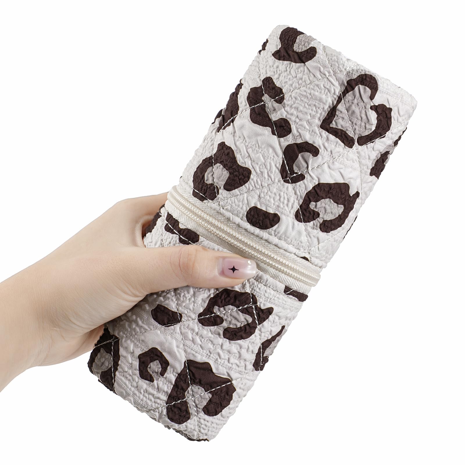 RSRSLEII quilted travel organizer showing the smooth zipper detail and soft texture