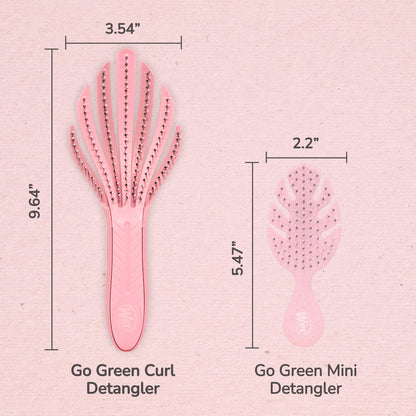 Detangling wet hair with Wet Brush Go Green pink tool