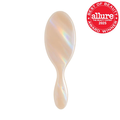 Close up of Wet Brush IntelliFlex bristles in Cream Iridescence