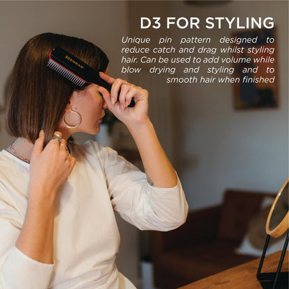 Ergonomic teardrop handle design of the authentic Denman styling hair brush