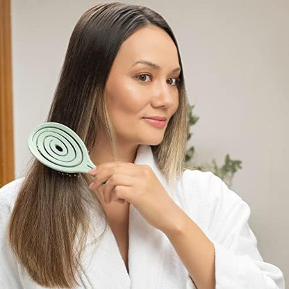 Ninabella detangling brush used on wet hair lifestyle shot