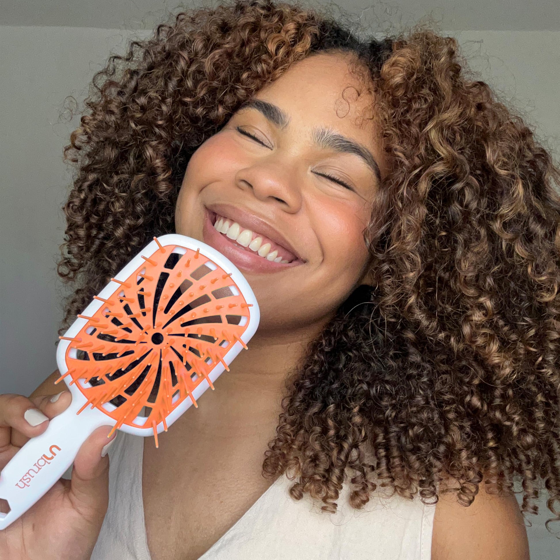 Close up of FHI Heat UNbrush Plus spiral cushion technology