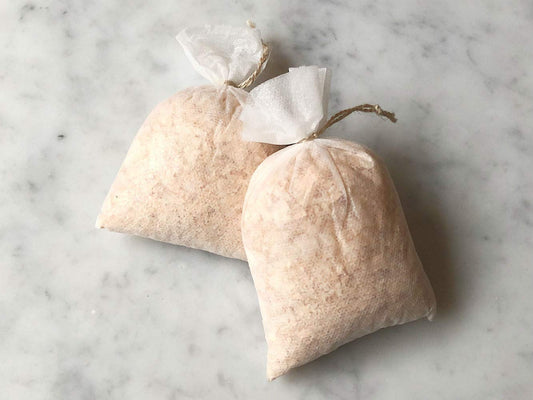 Close up of Ippinka Hinoki bath tea bag in water