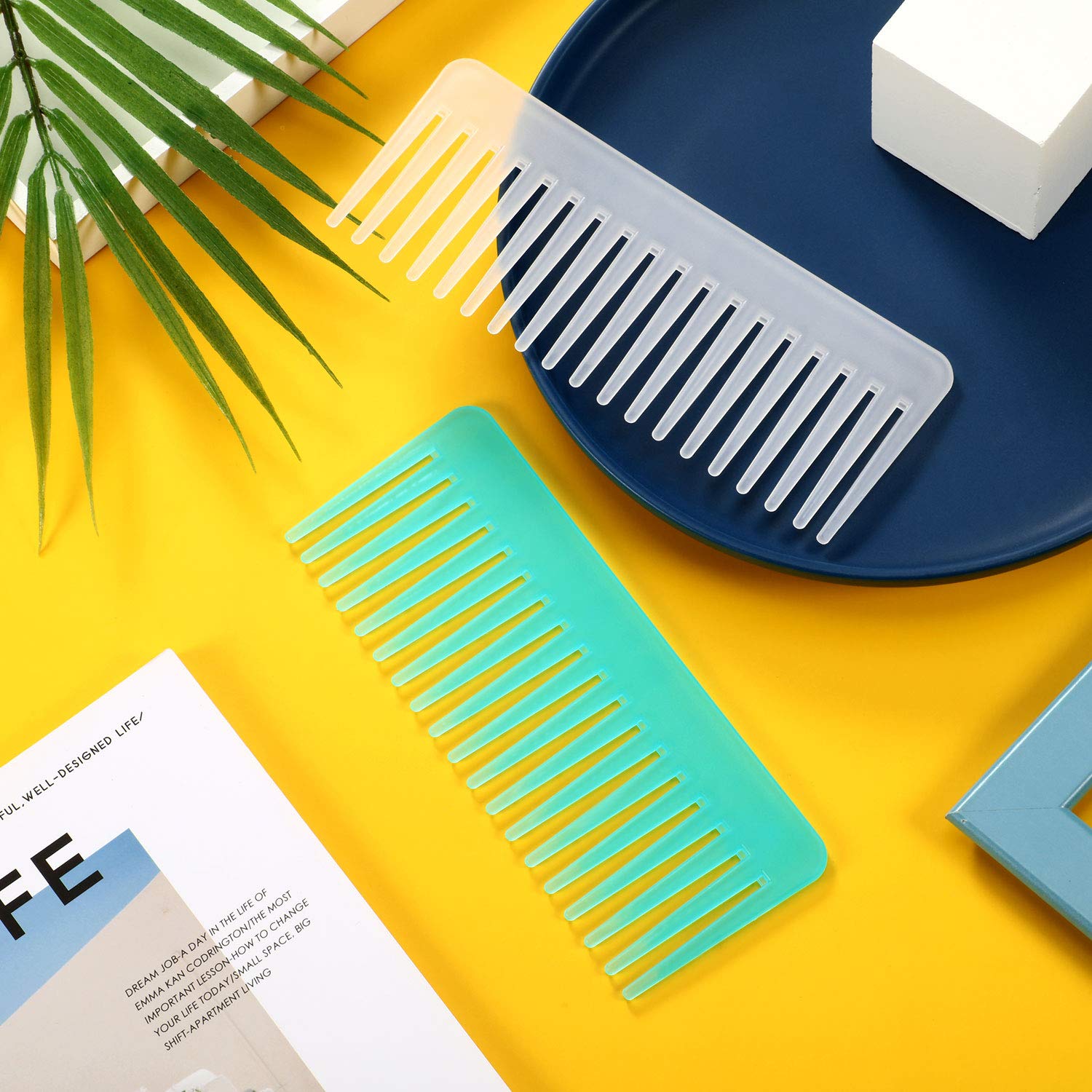 Side profile of Patelai handle-free detangler comb
