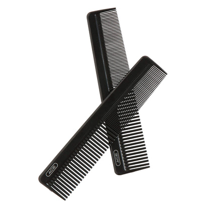 Detailed shot of the graduation between the fine and medium teeth on the styling comb.