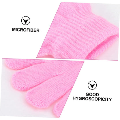 TOVINANNA hair drying gloves being used to gently blot wet hair strands