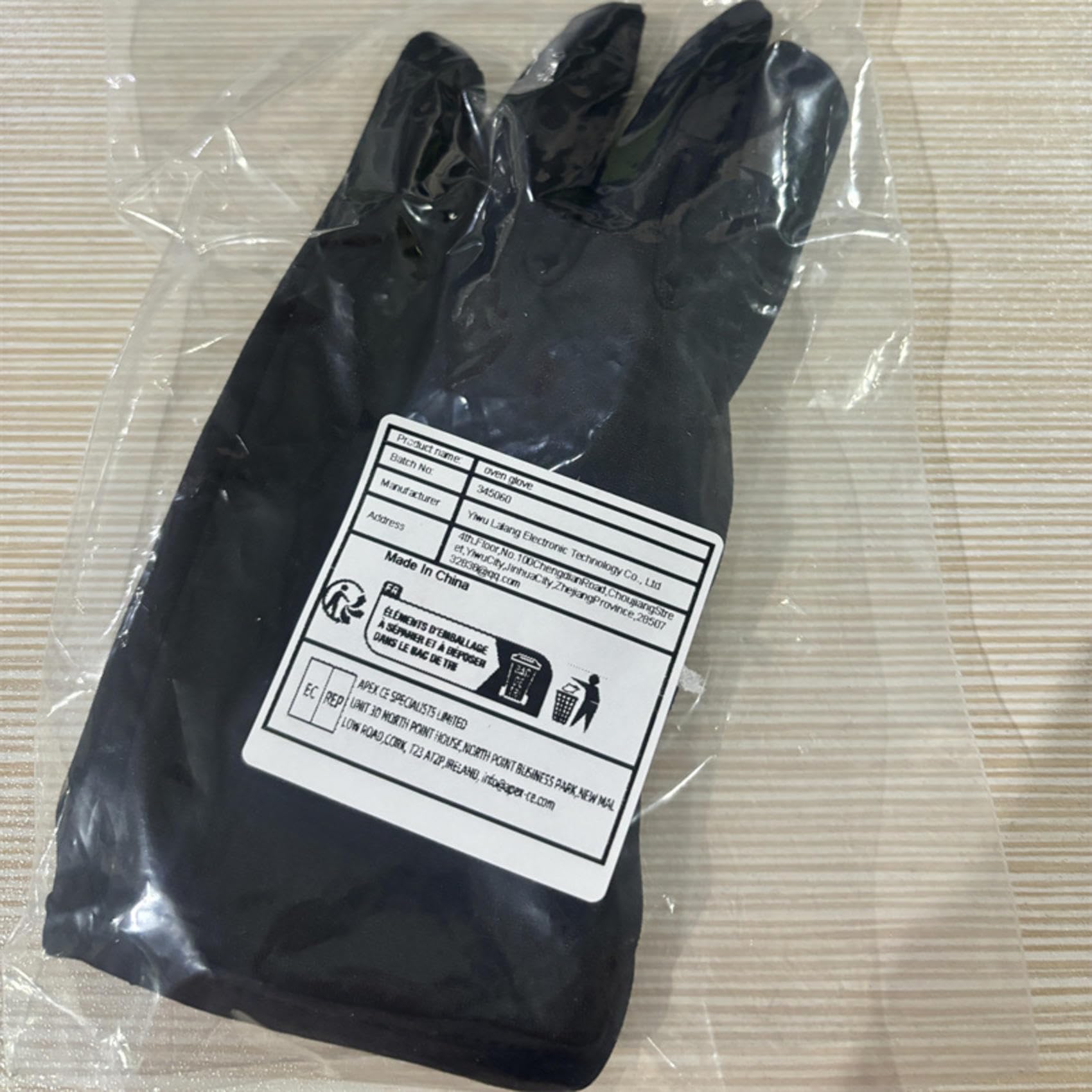 Generisch salon accessory illustrating premium heat barrier protection for fingers.