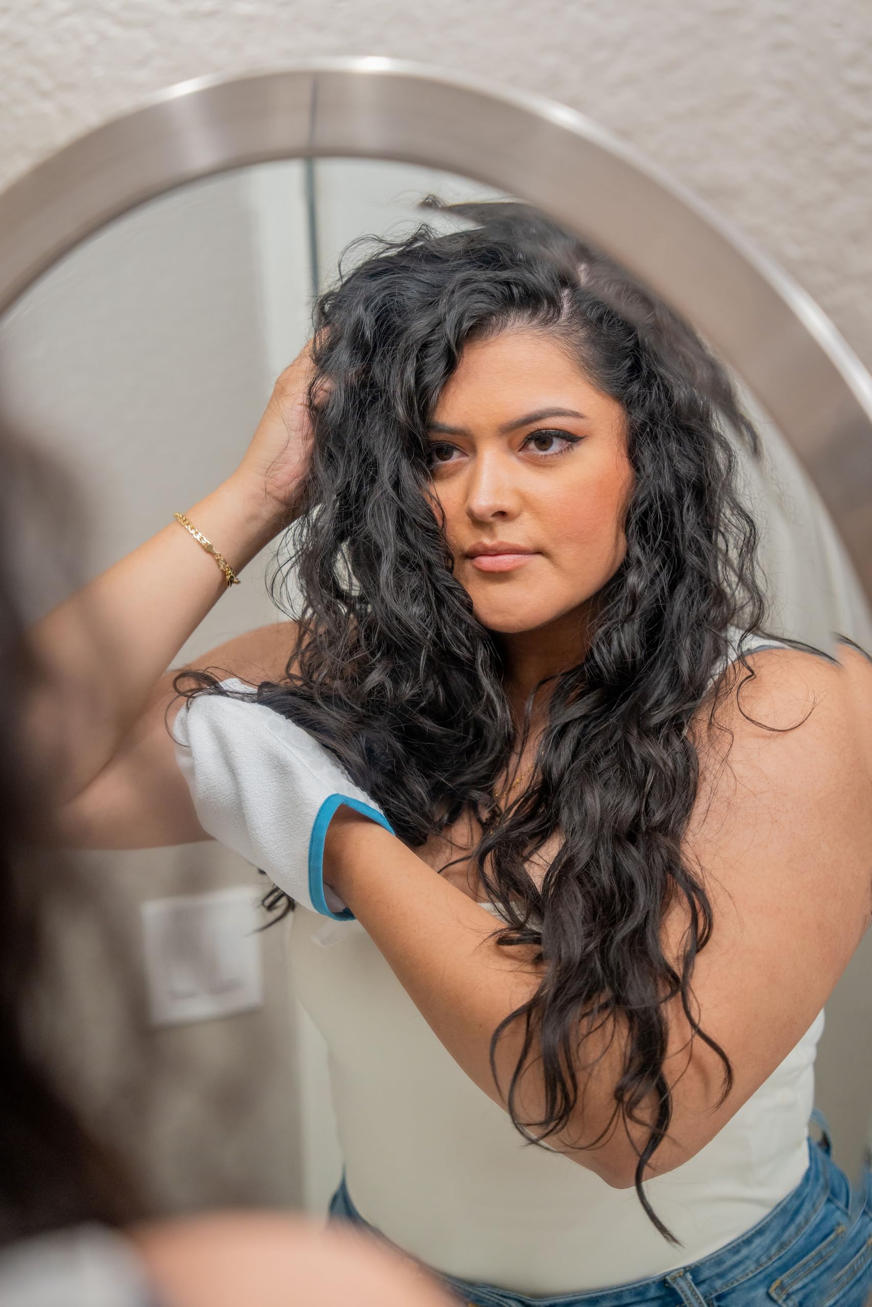 Demonstration of the CURLFESSION curly hair scrunching mitten being used on damp hair to enhance natural ringlets and reduce frizz.