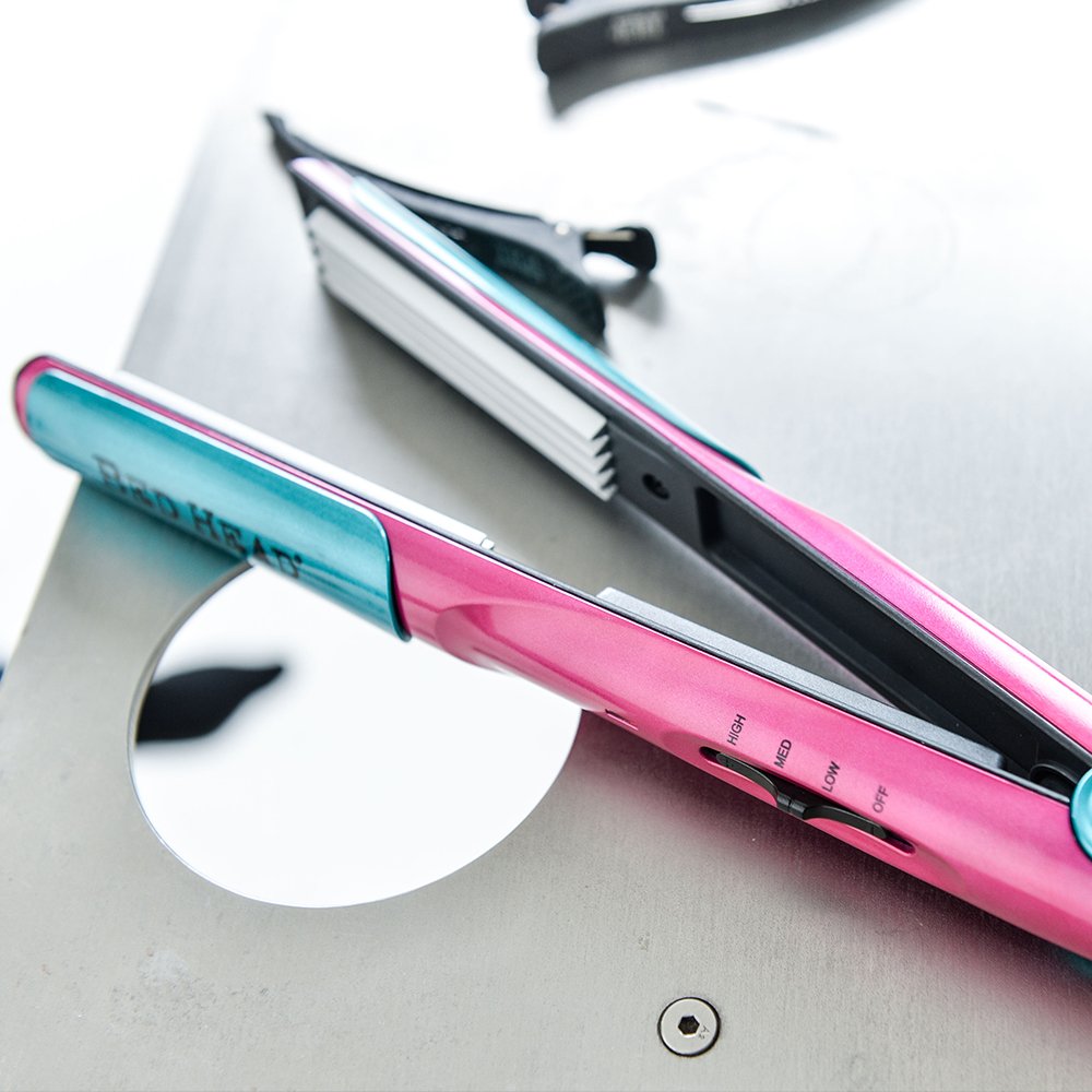 The slim design and tangle free swivel cord of the Bed Head texture hair crimping iron