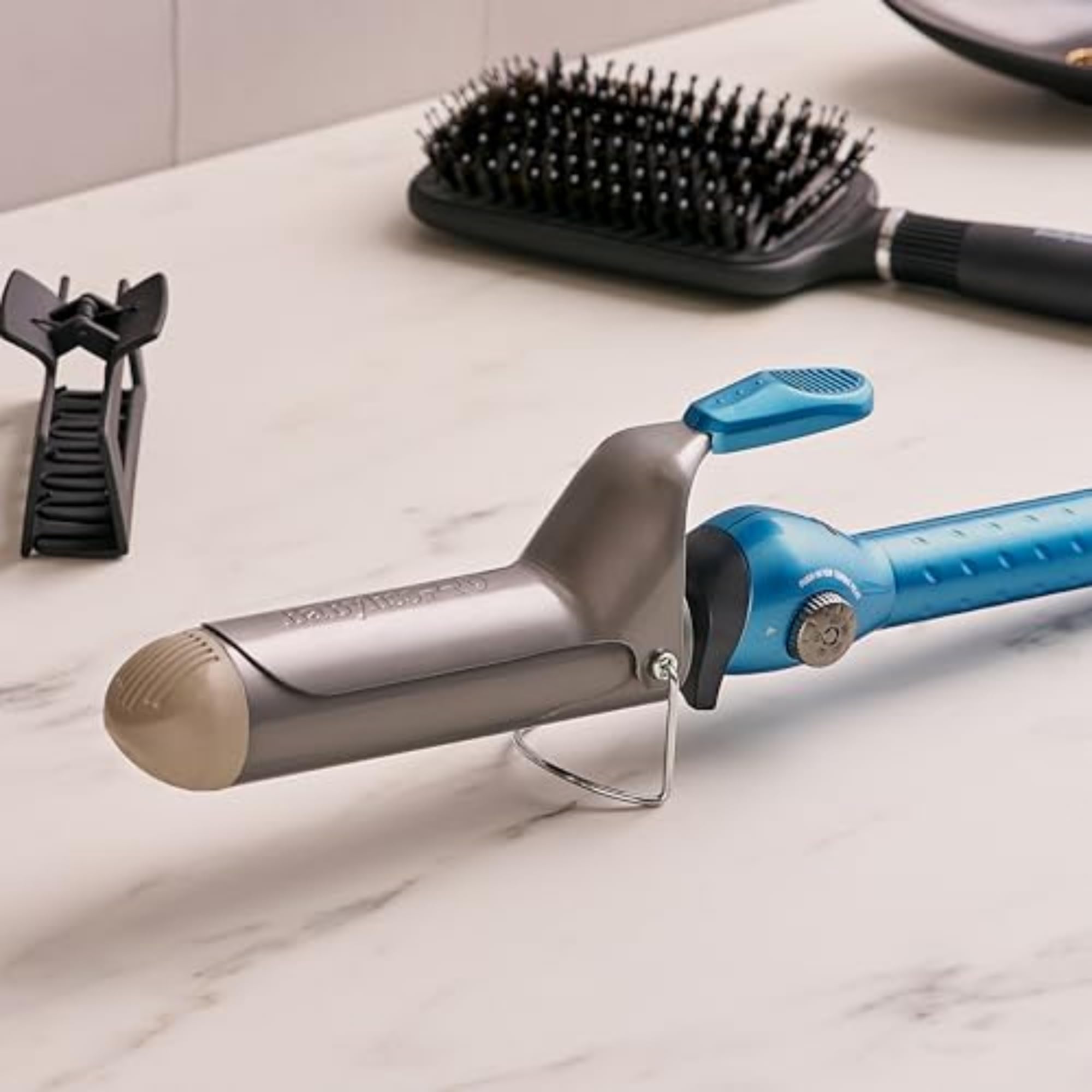Close up of the one and a quarter inch titanium barrel engineered for loose waves