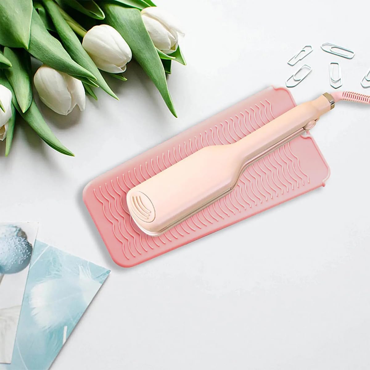 Side view of Uorneri heat resistant styling pouch