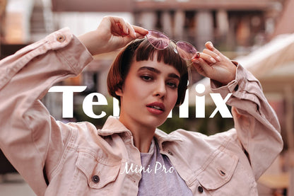Terviiix black mini straightener lifestyle shot