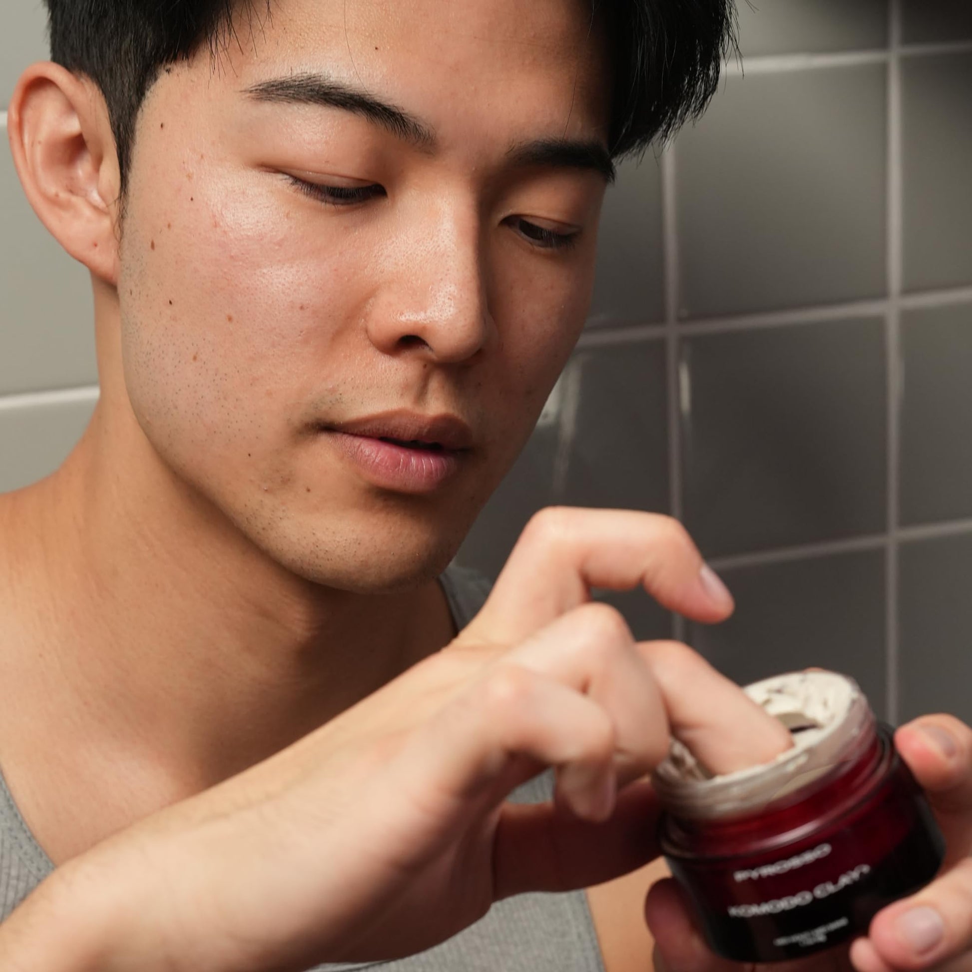 Pyrosso Komodo premium men hair clay with kaolin clay base view.