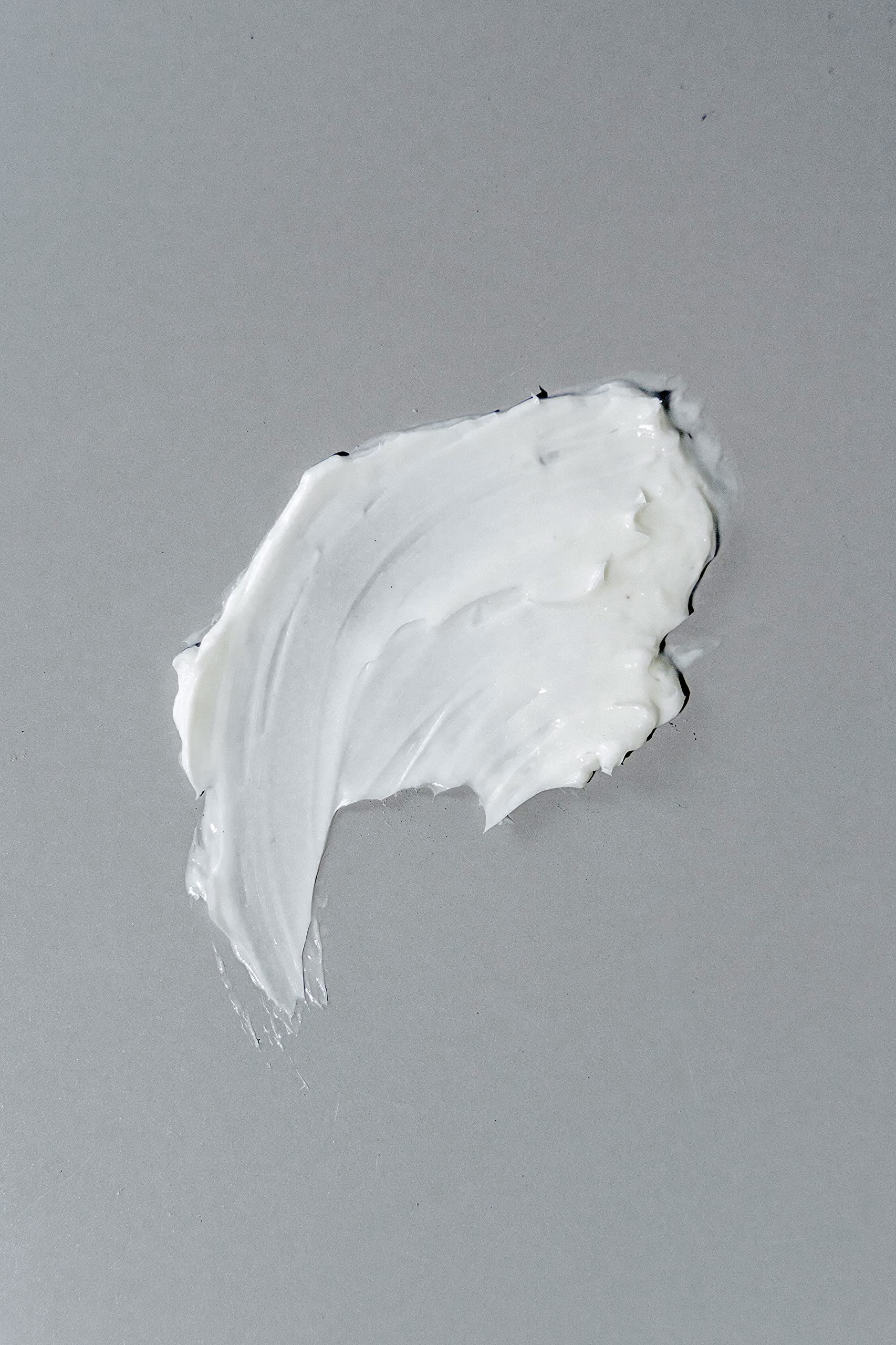 Lightweight no hold hair cream for dry fluffy and frizzy hair textures