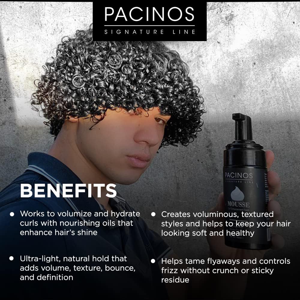 Lightweight curl activating mousse for hydrating and volumizing frizzy hair