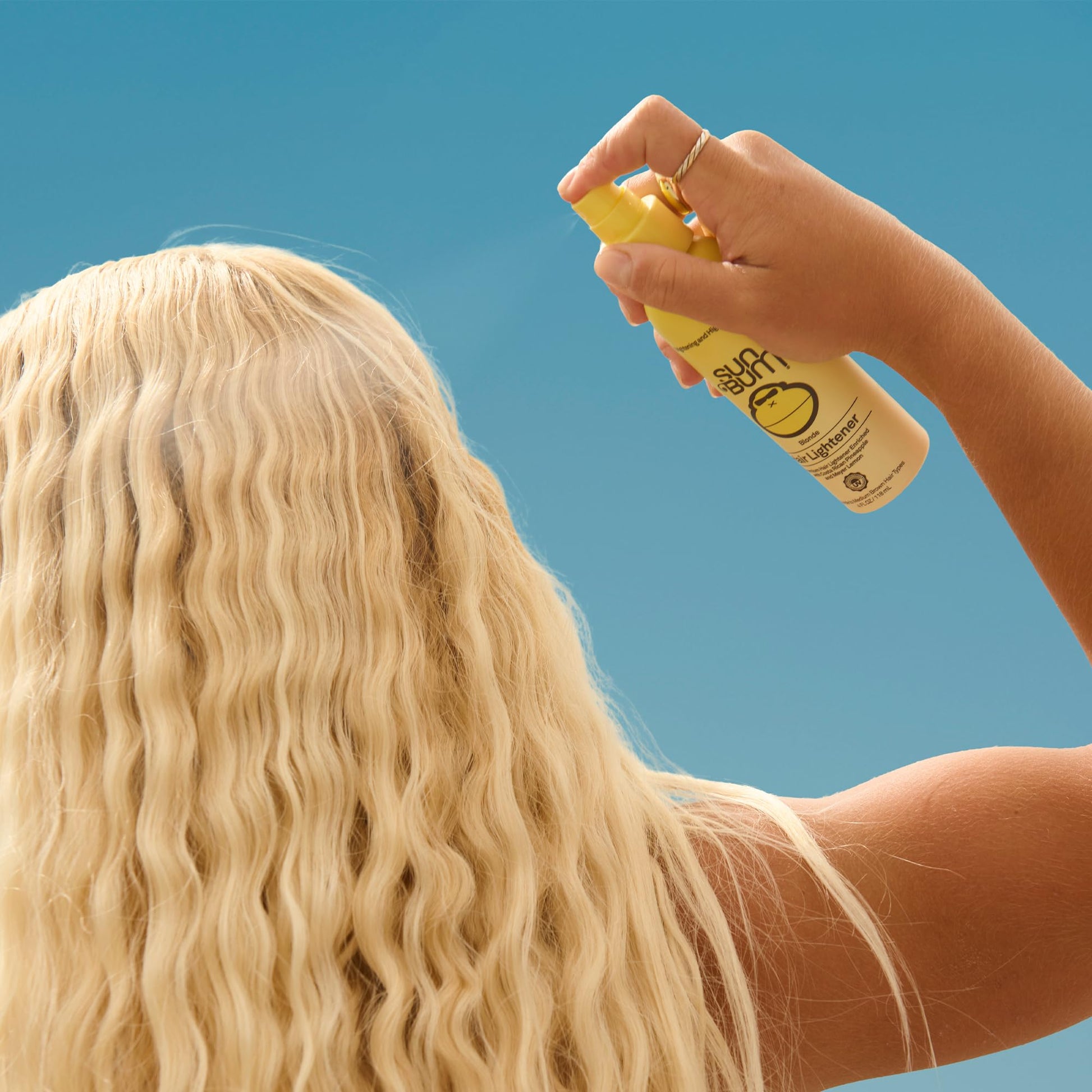 Sun Bum cruelty free hair lightener highlighting spray for blonde to medium brown hair profiles.