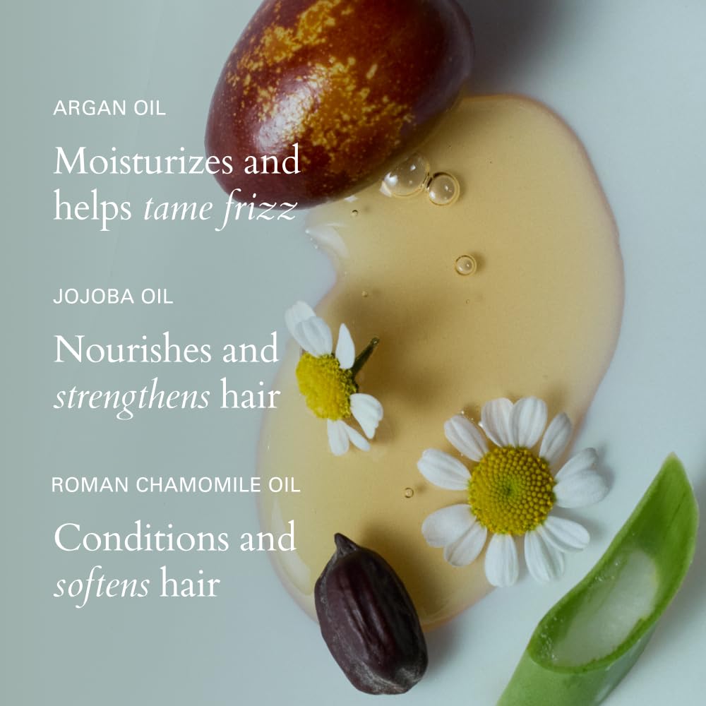 RŌZ Santa Lucia lightweight oil texture being applied to beautiful hair ends