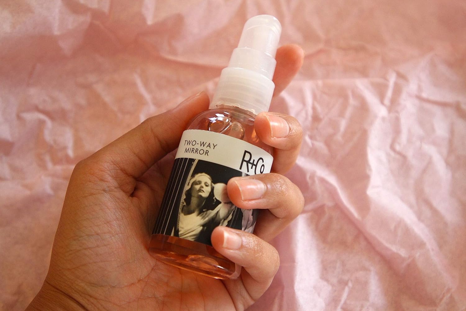 R+Co Dark Waves scented smoothing oil for all hair types