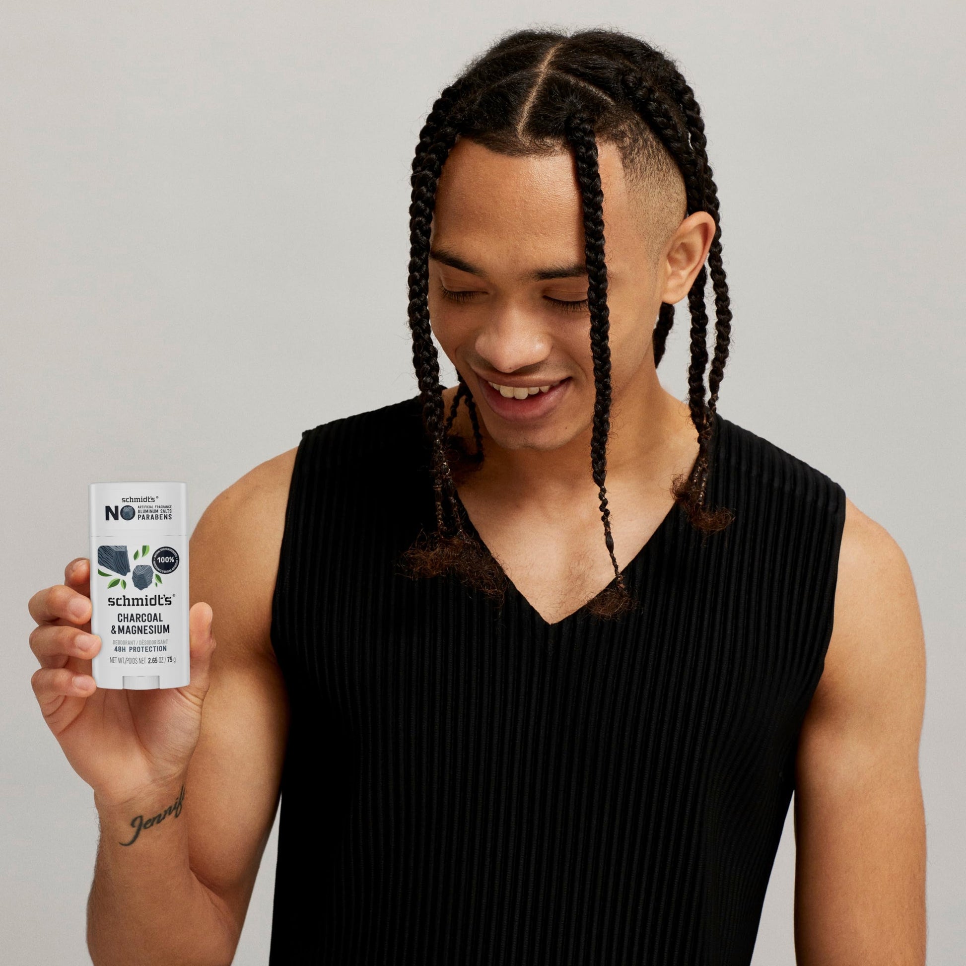 Schmidt's charcoal and magnesium forty-eight hour protection stick overview
