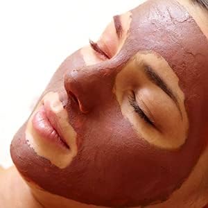 Mineral rich red clay chunks for deep pore cleaning