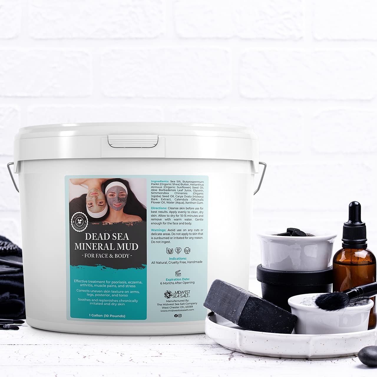 Professional spa application of Midwest Sea Salt Company black mud