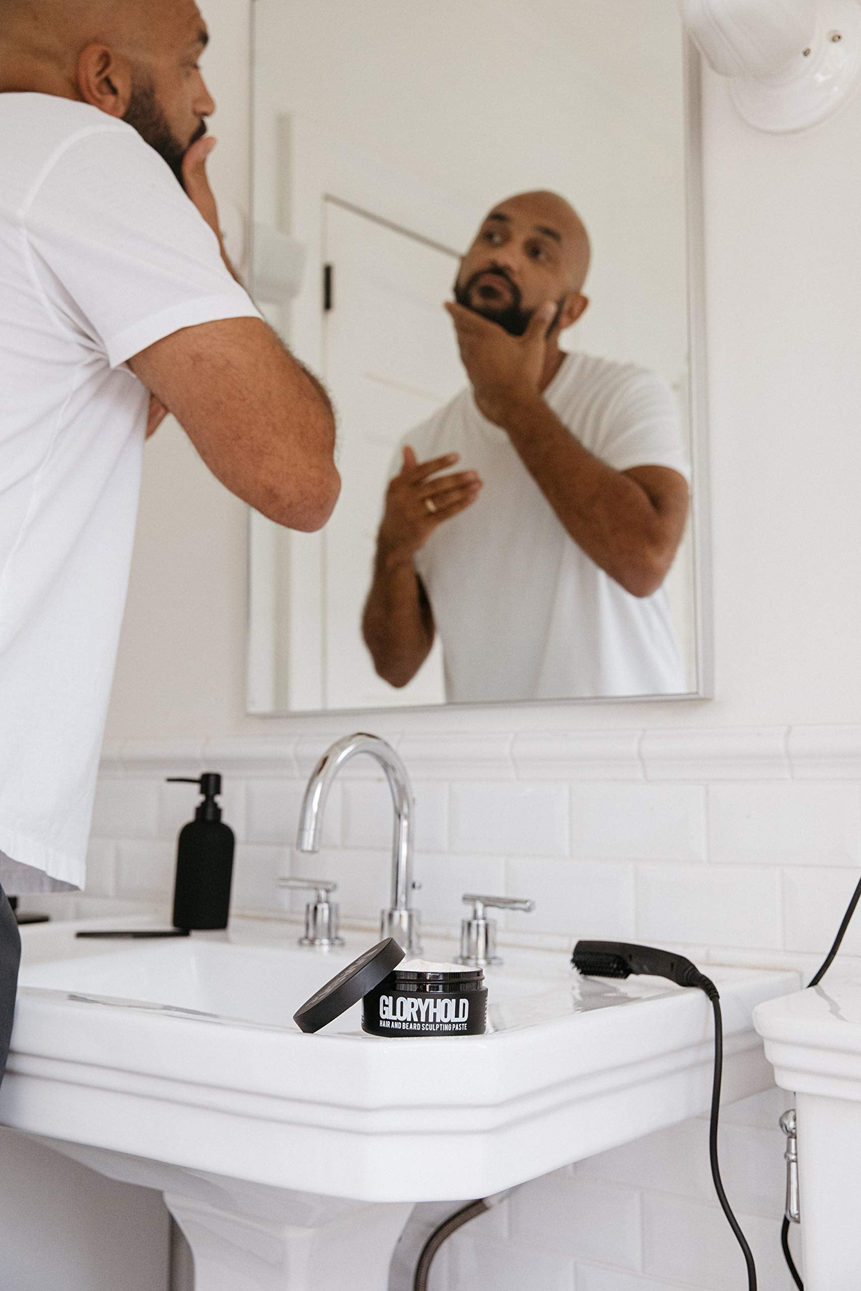 Masc Gloryhold beard sculptor for professional styling