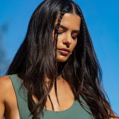 Unite Hair Beach Day spray nozzle and application detail