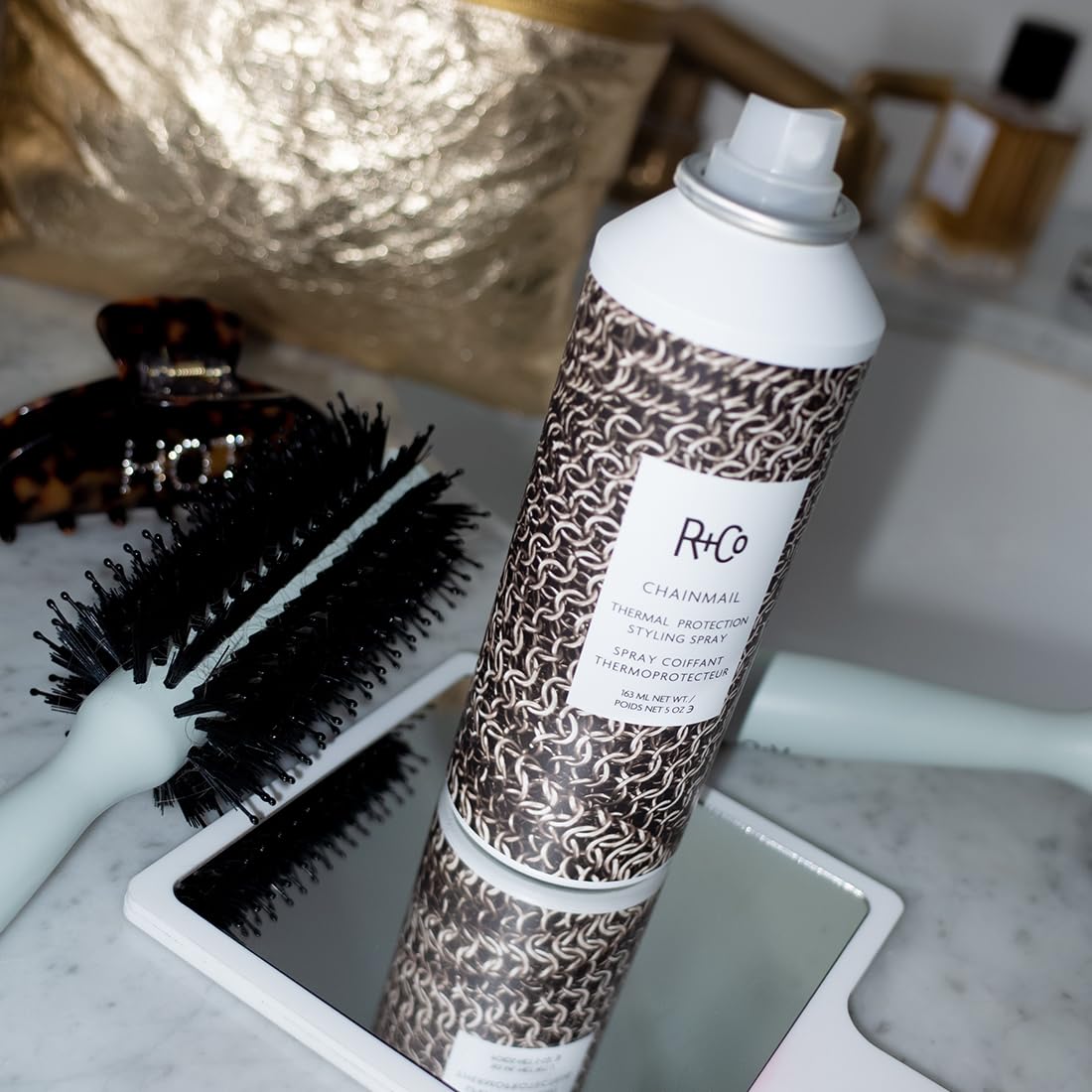 Close up of R+Co Chainmail spray nozzle and packaging