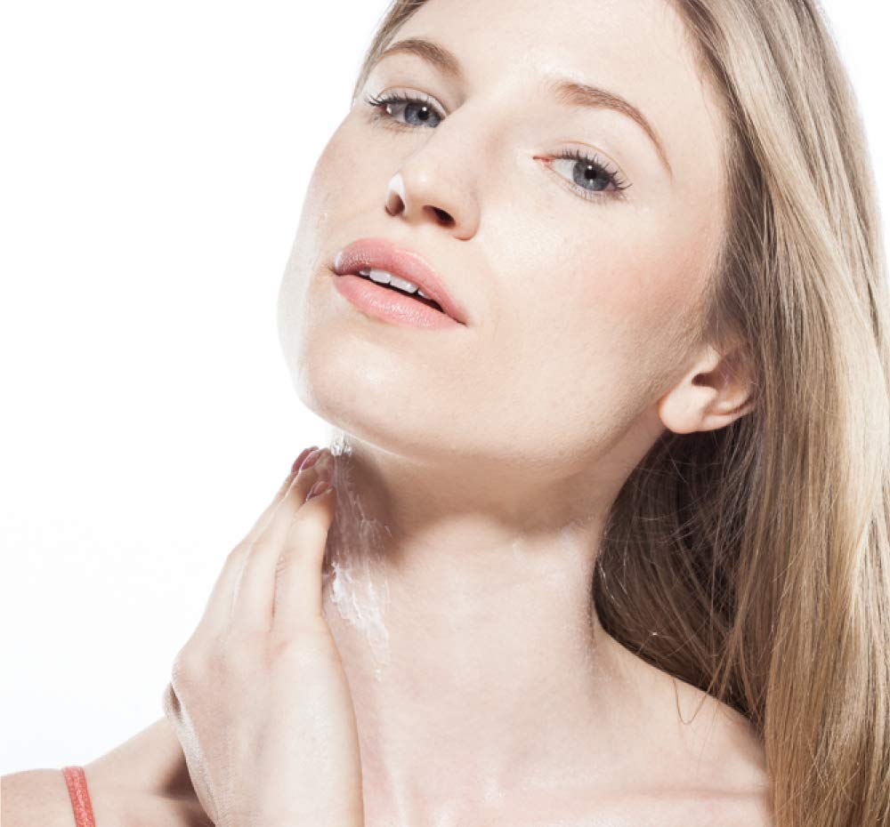 FarmHouse Fresh Moon Dip anti aging cream applied to the décolleté and hand.