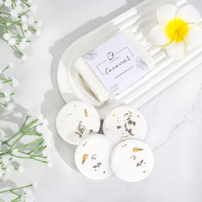Flower shaped candle for relaxation and ambiance