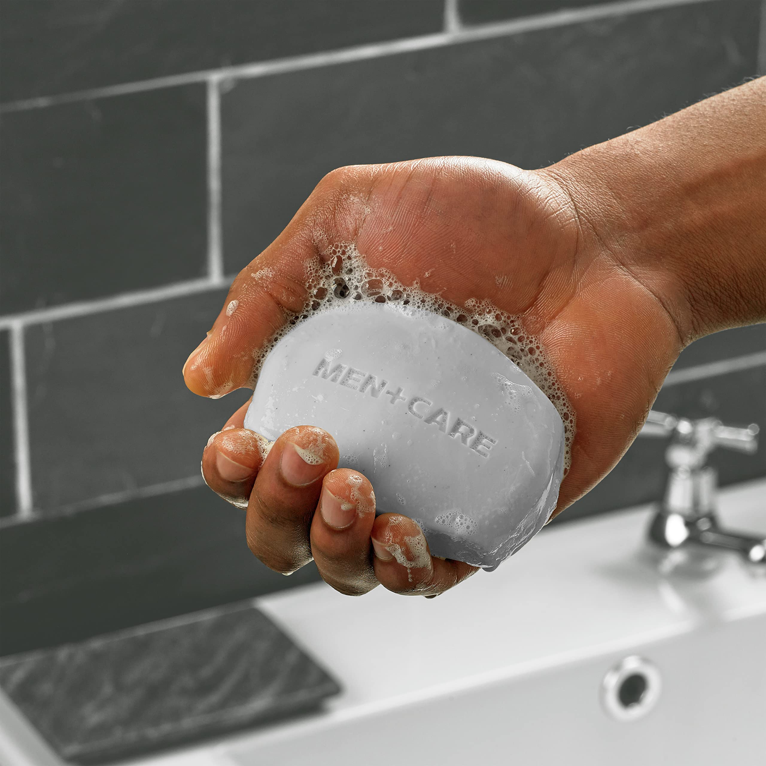 Back view of Dove Men Plus Care Clean Comfort soap box