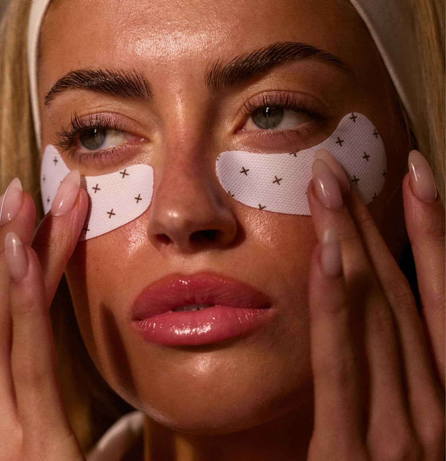 '+ Lux Unfiltered hyaluronic acid hydrating under eye patches lifestyle view