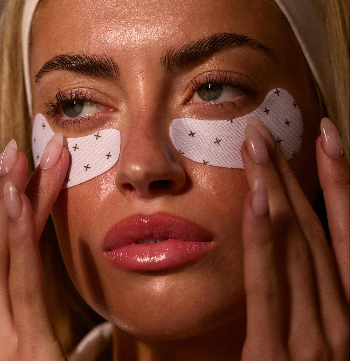 + Lux Unfiltered Iced Latte Cooling Under Eye Patches lifestyle application view