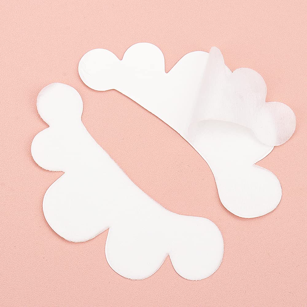 Close up of Zokoco lash extension under eye gel patches