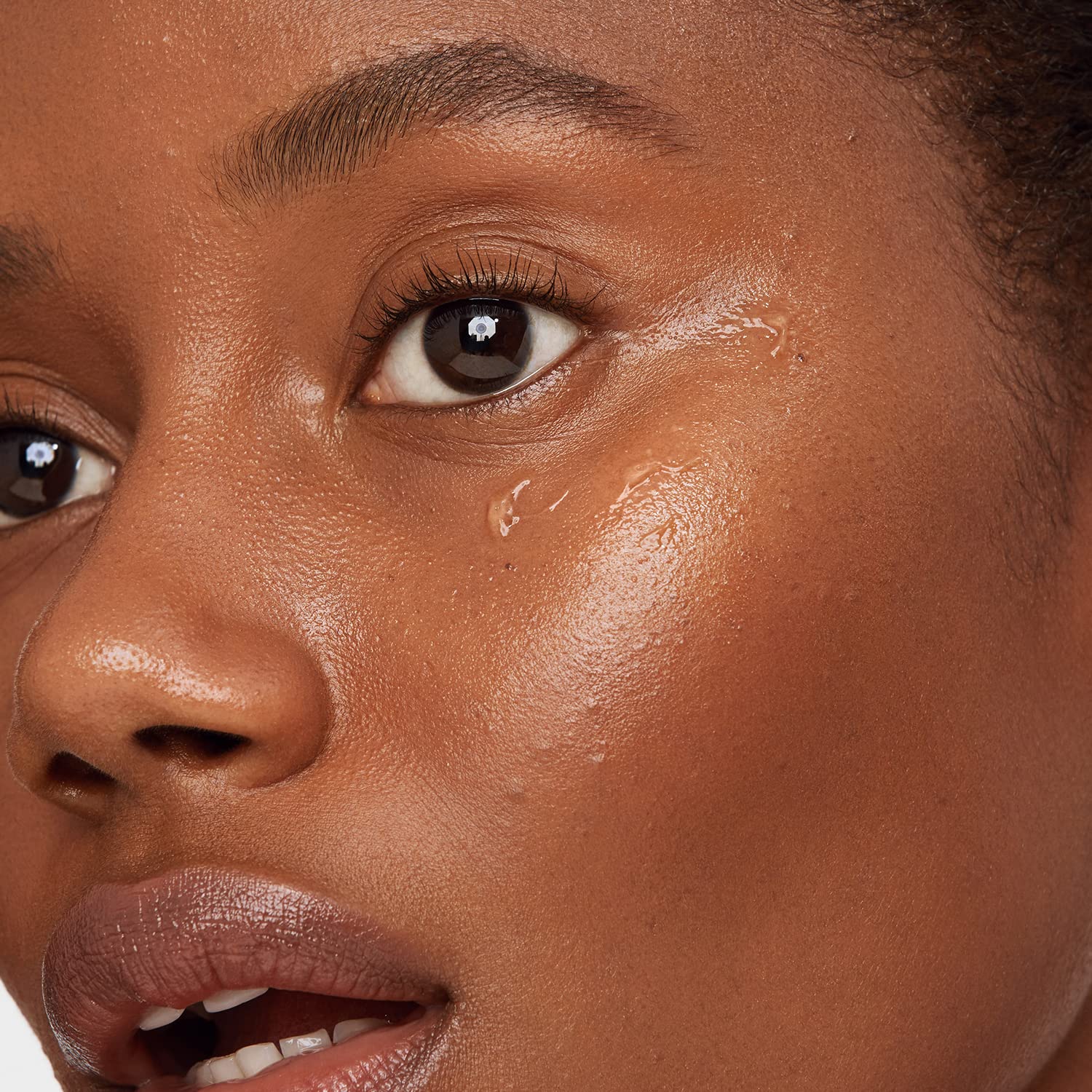 Versed Vacation Eyes Brightening Eye Gel application demonstration