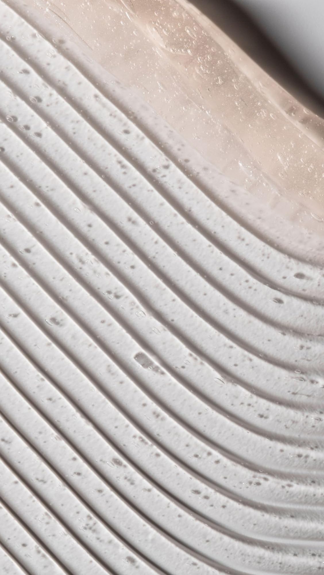 Side profile of Dr. Loretta tightening eye treatment tube