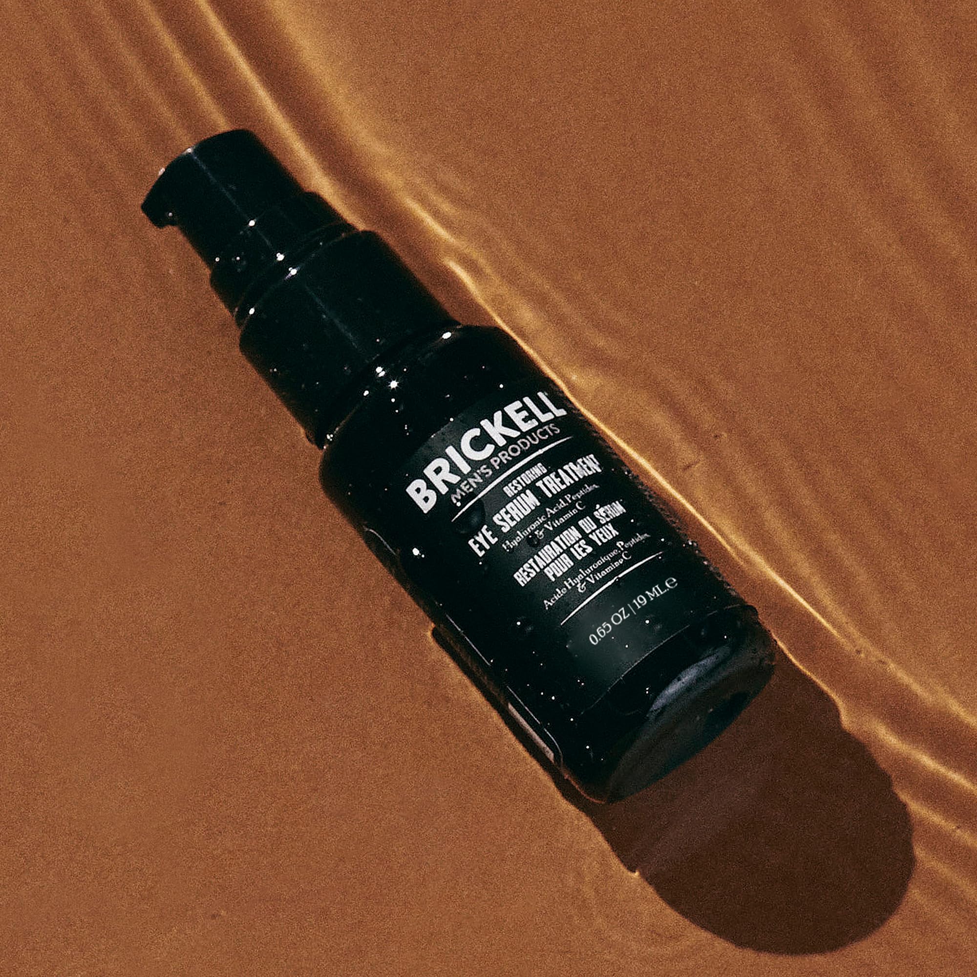 Brickell Men's eye serum pump dispenser detail