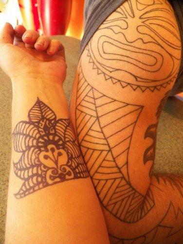 Soulstice Shop Jagua black tattoo gel kit showcasing six metallic detailing tips and stencil sheets