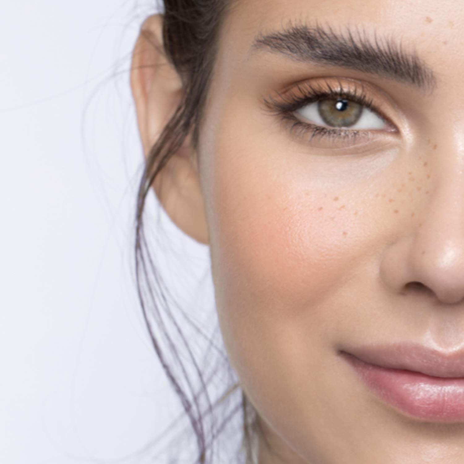 NutraLuxe Lash MD physician formulated eyelash conditioning treatment close up view