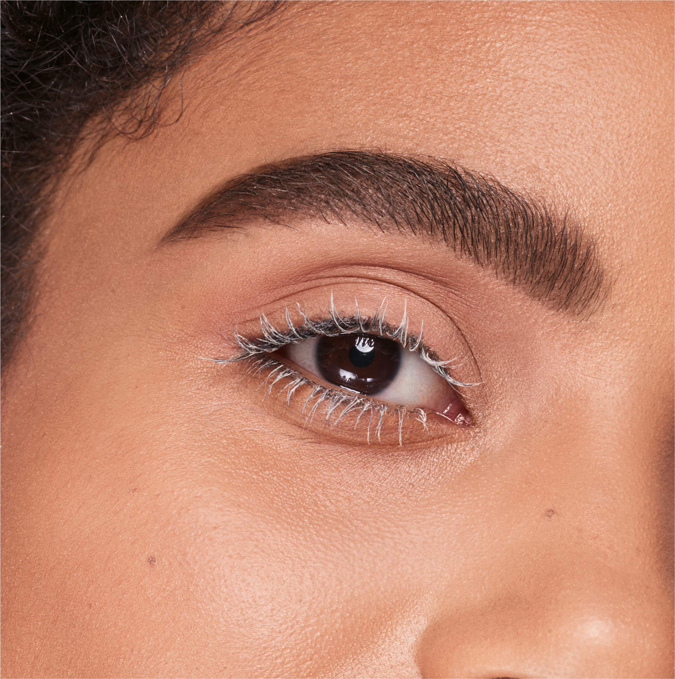 Close up view of the volumizing brush head on the COVERGIRL lash primer