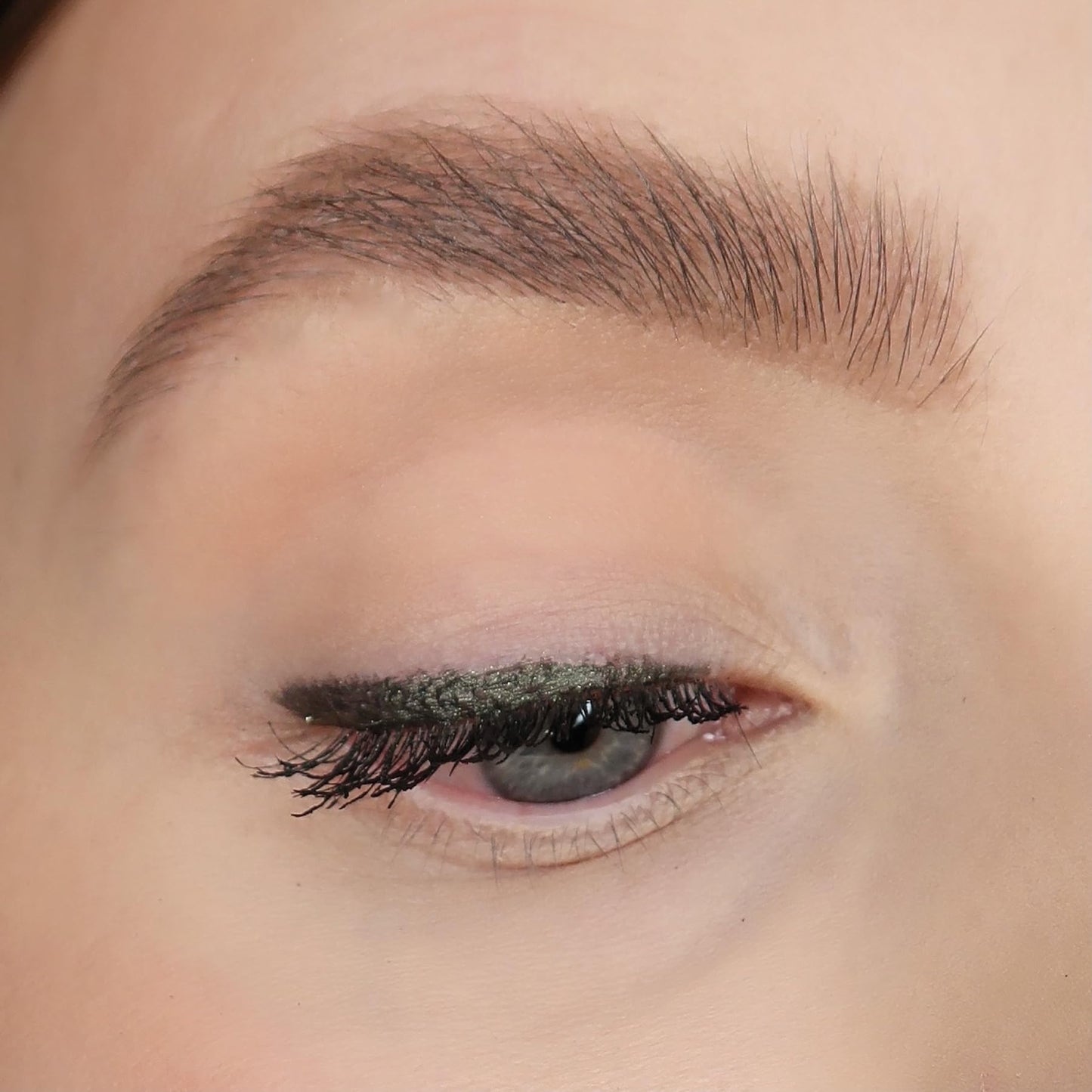 Sandstone Scandinavia hypoallergenic eyeliner pencil retractable design