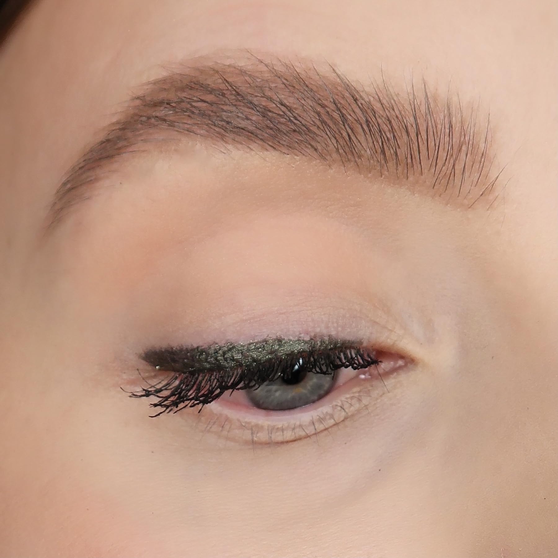Sandstone Scandinavia hypoallergenic eyeliner pencil retractable design