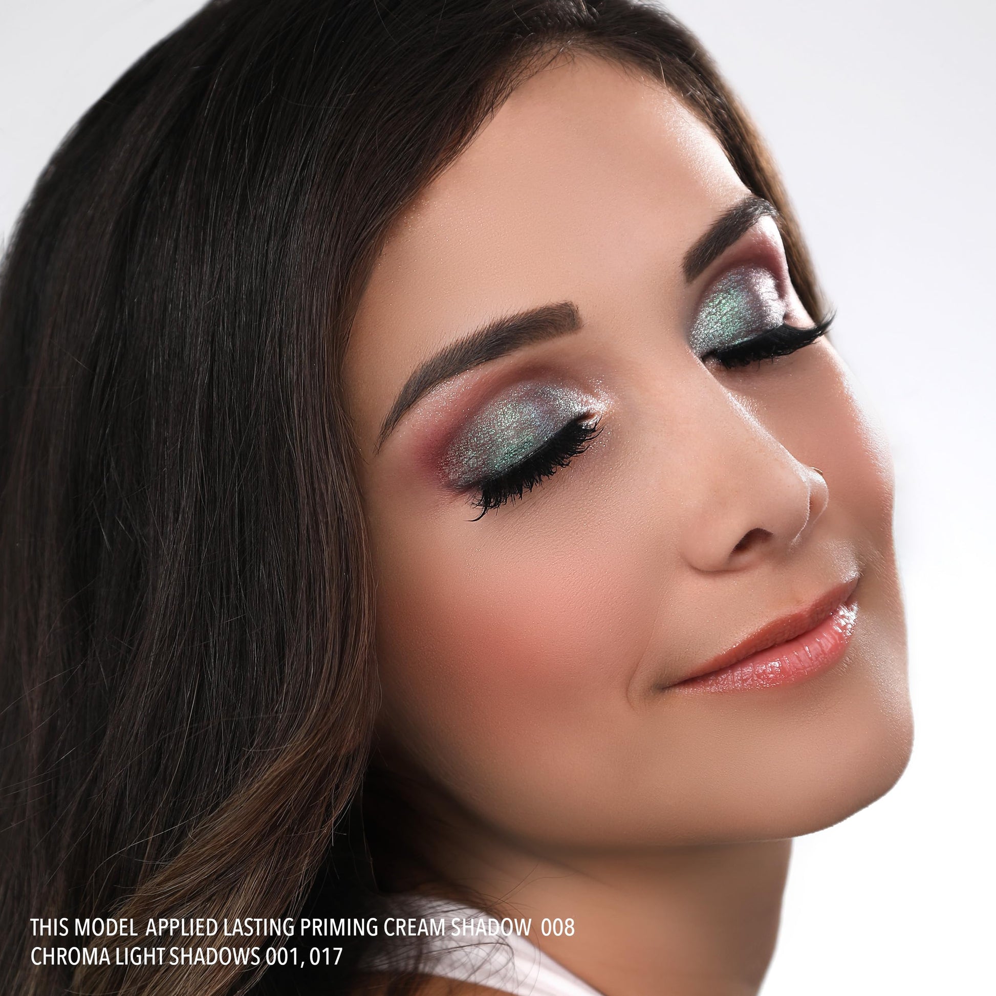 Application of Moira Summer Dream eyeshadow with brush